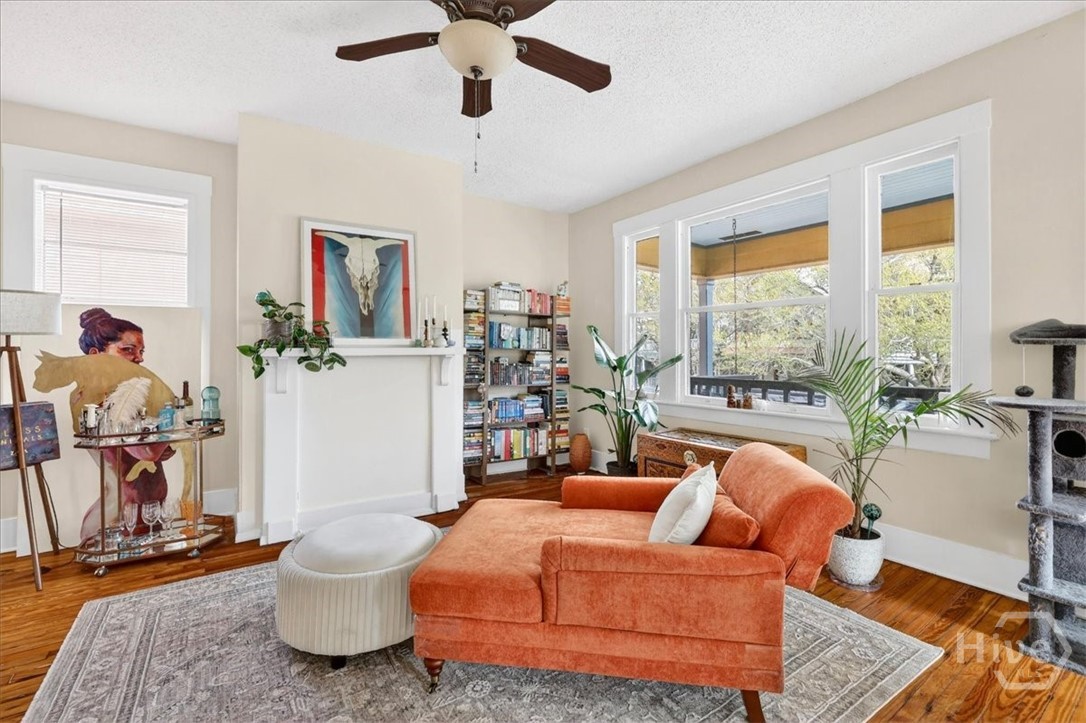 515 East Duffy Street Savannah, GA 31401 - Photo 13 of 60 Upper unit sitting room