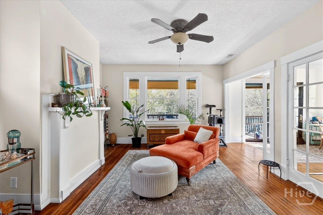515 East Duffy Street Savannah, GA 31401 - Photo 14 of 60 Upper unit sitting room