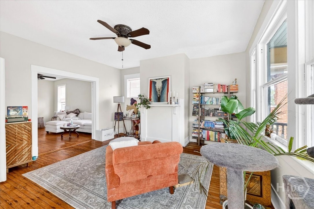515 East Duffy Street Savannah, GA 31401 - Photo 15 of 60 Upper unit sitting room