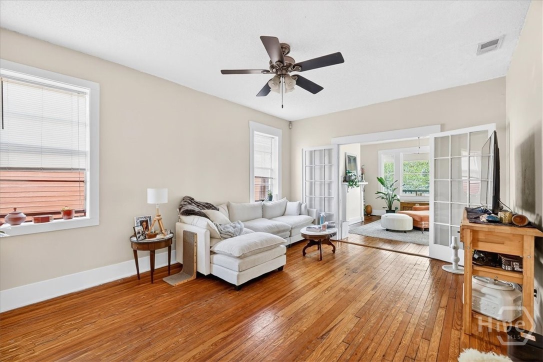 515 East Duffy Street Savannah, GA 31401 - Photo 16 of 60 Upper unit living room