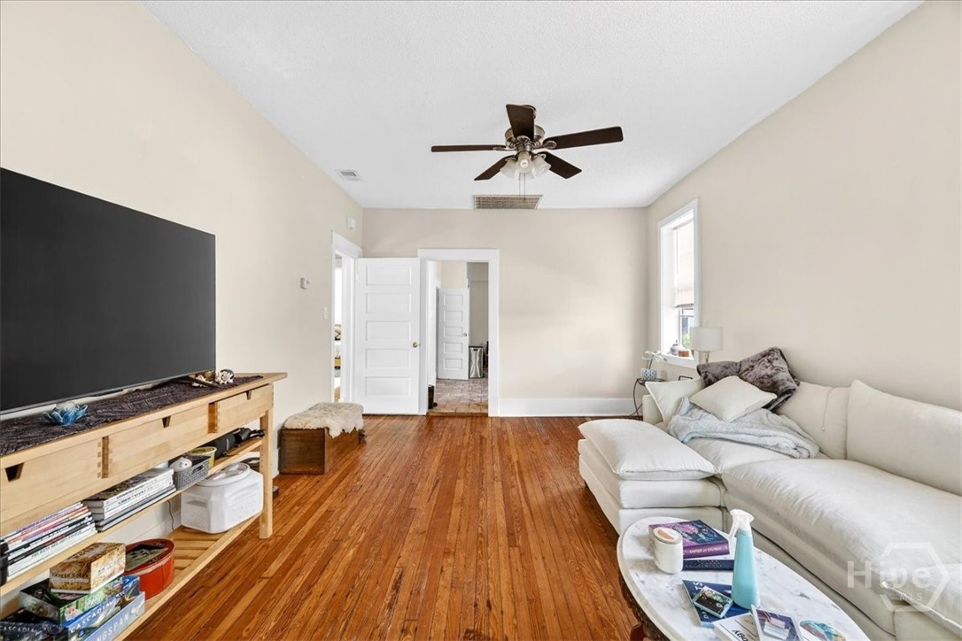 515 East Duffy Street Savannah, GA 31401 - Photo 17 of 60 Upper unit living room