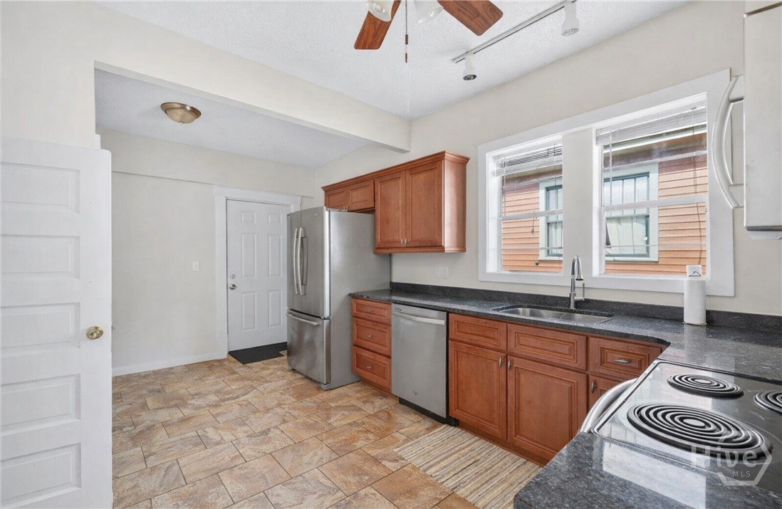 515 East Duffy Street Savannah, GA 31401 - Photo 18 of 60 Upper unit kitchen