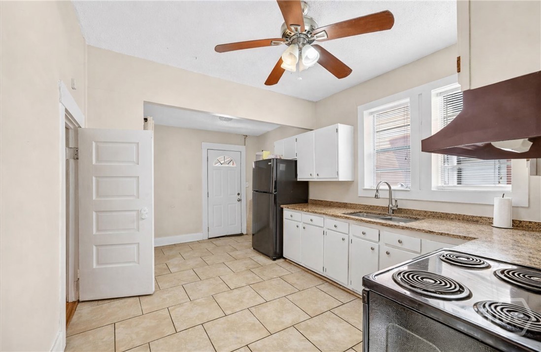 515 East Duffy Street Savannah, GA 31401 - Photo 33 of 60 Lower unit kitchen