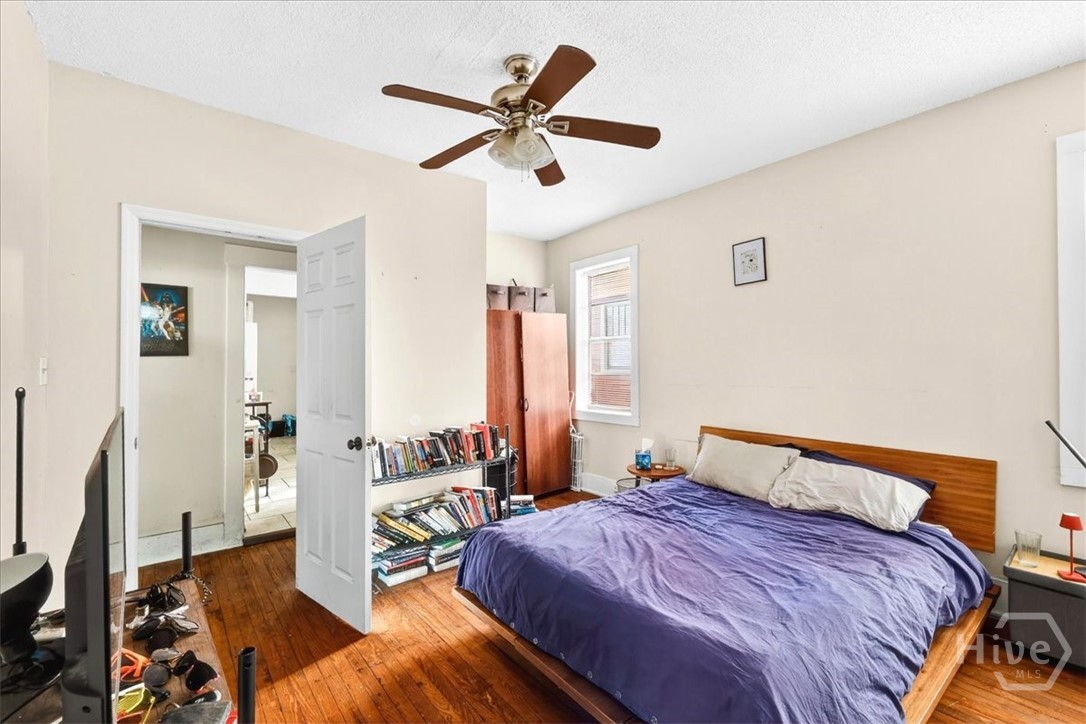 515 East Duffy Street Savannah, GA 31401 - Photo 37 of 60 Lower unit bedroom #1