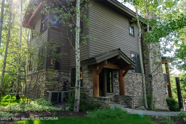 $3,495,000 | 526 Snow King Loop, Unit 262, Jackson, WY 83001