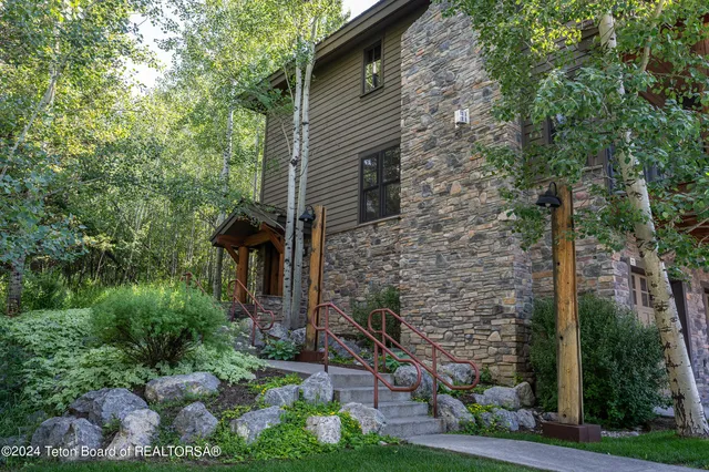 $2,995,000 | 526 Snow King Loop, Unit 262, Jackson, WY 83001