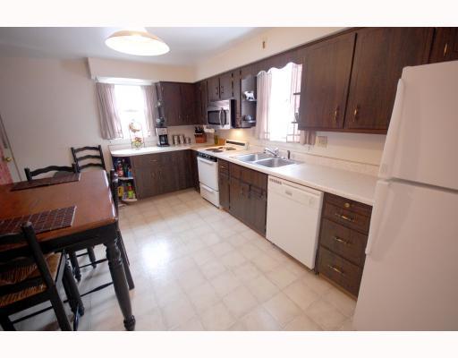 1014 Connor Road Mt. Lebanon, PA 15234 - Photo 5 of 15 Kitchen.
