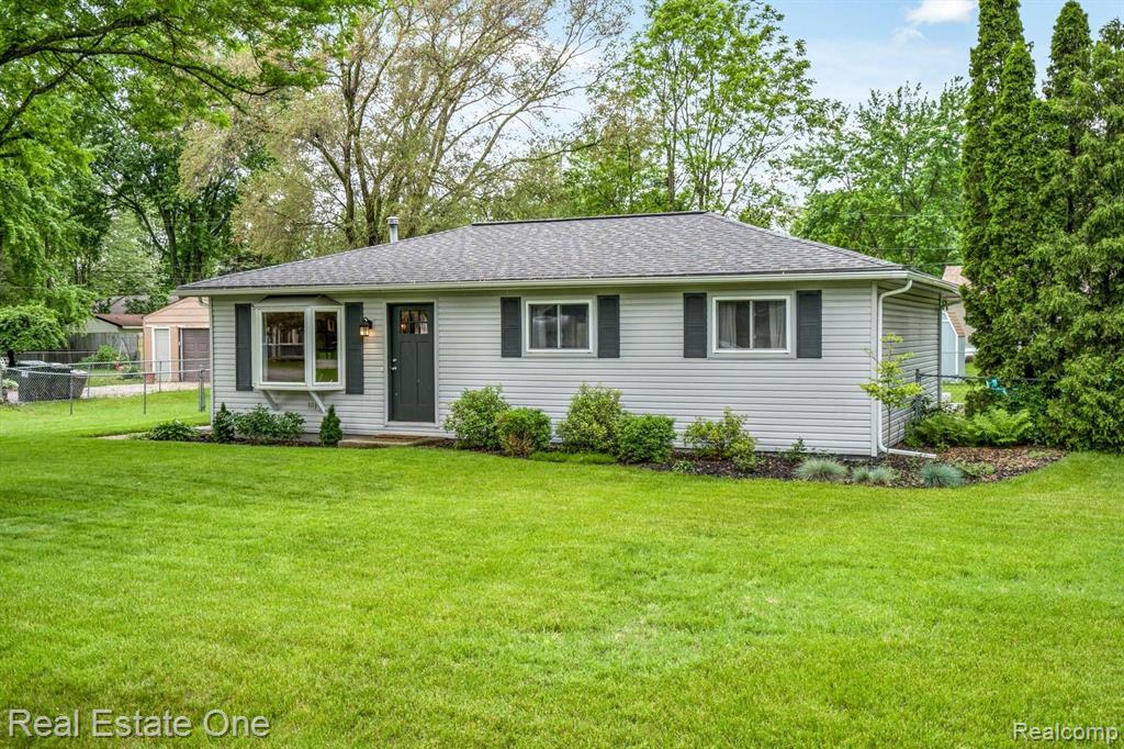 2350 Emmons Avenue Rochester Hills, MI 48307 - Photo 1 of 29