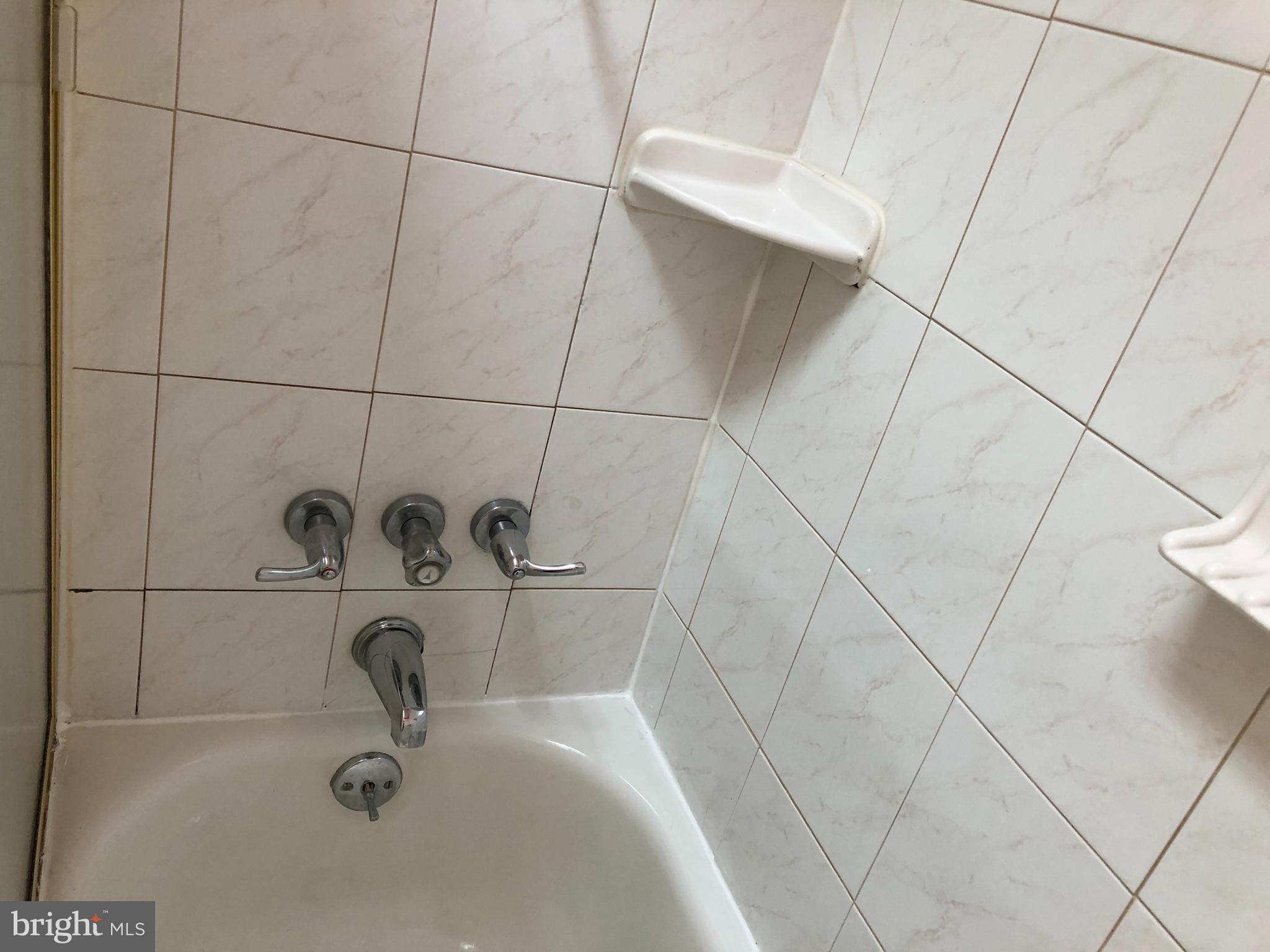 12714 Minden Road Philadelphia, PA 19154 - Photo 27 of 53 Attractive Tile around Tub