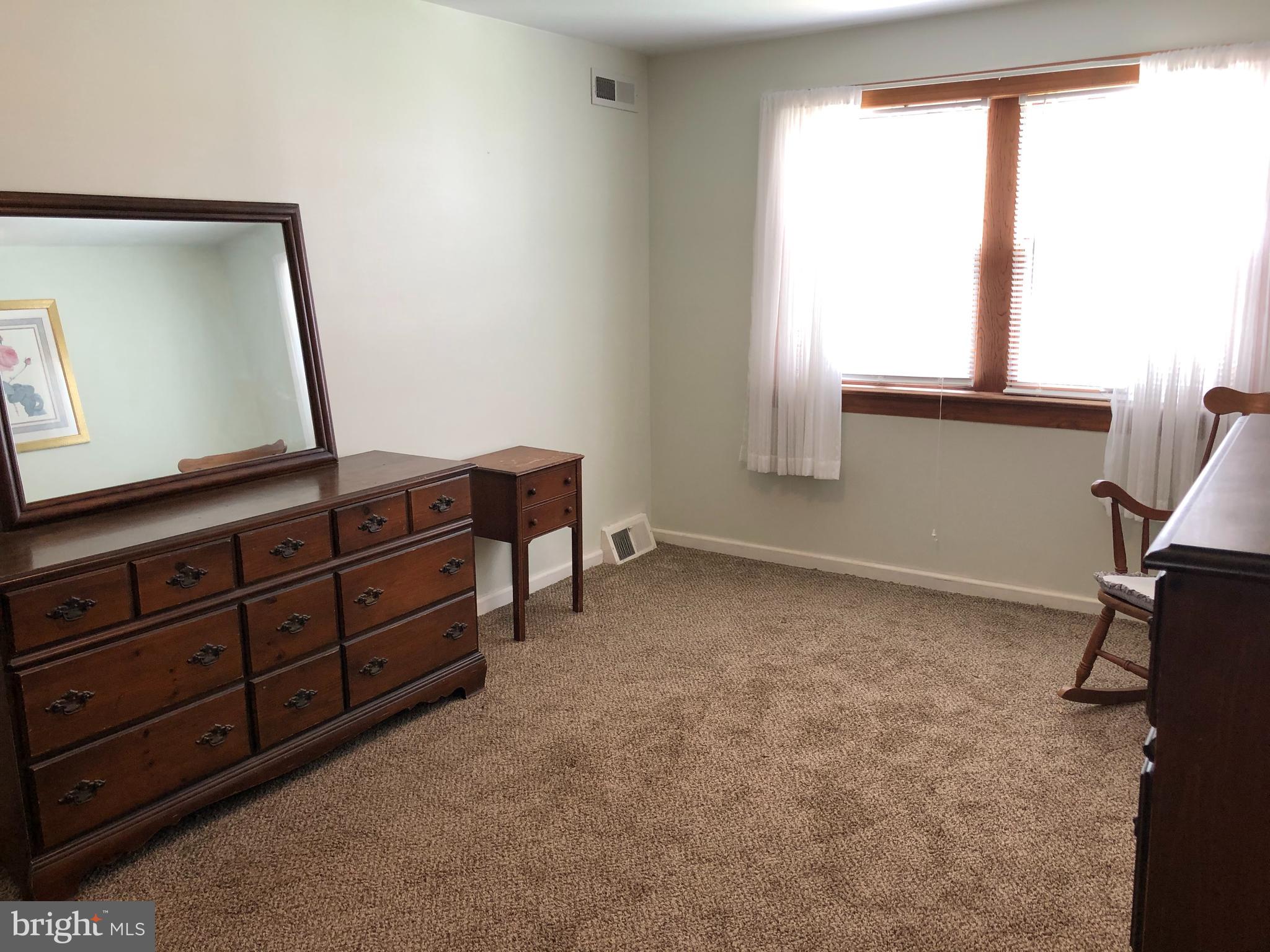 12714 Minden Road Philadelphia, PA 19154 - Photo 36 of 53 Middle Bedroom