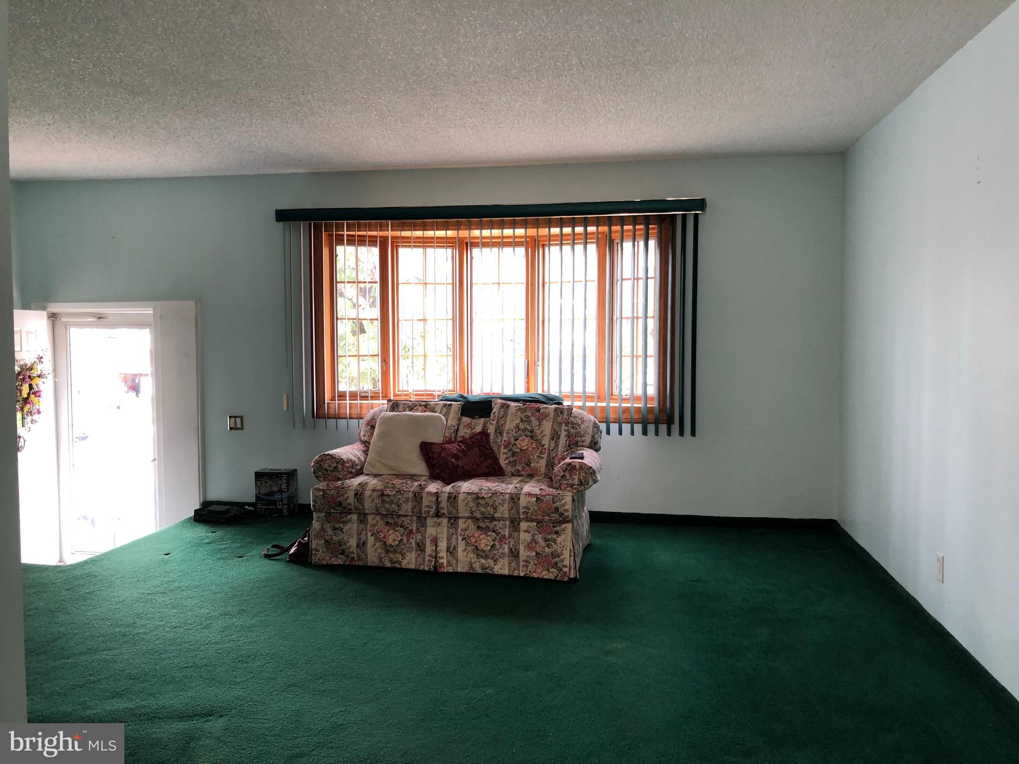 12714 Minden Road Philadelphia, PA 19154 - Photo 5 of 53 Large Bright Living Room