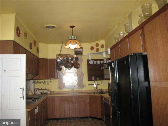 1415 Sharps Point Road Annapolis, MD 21409 - Photo 5 of 20 Kitchen