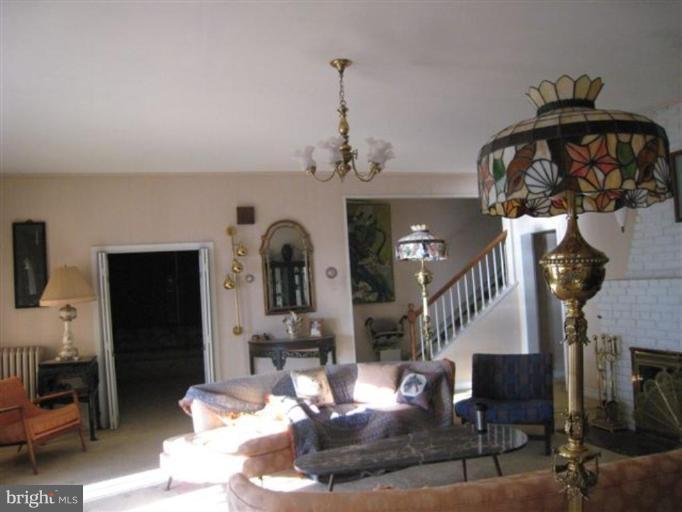 1415 Sharps Point Road Annapolis, MD 21409 - Photo 6 of 20 Living Room