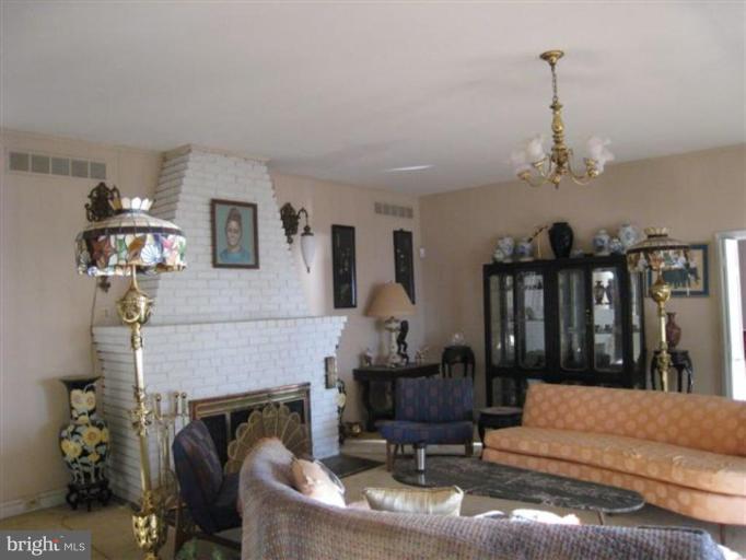 1415 Sharps Point Road Annapolis, MD 21409 - Photo 7 of 20 Living Room #2