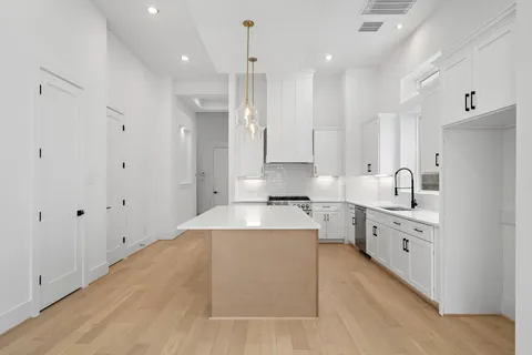 $759,900 | 813 West 18th Street, Houston, TX 77008