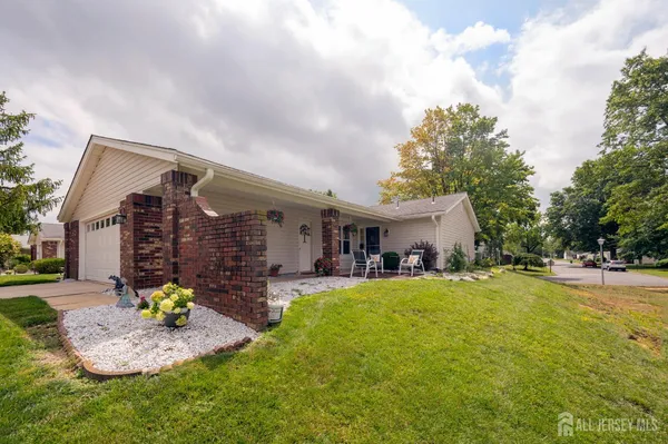 a view of a house with backyard and porch