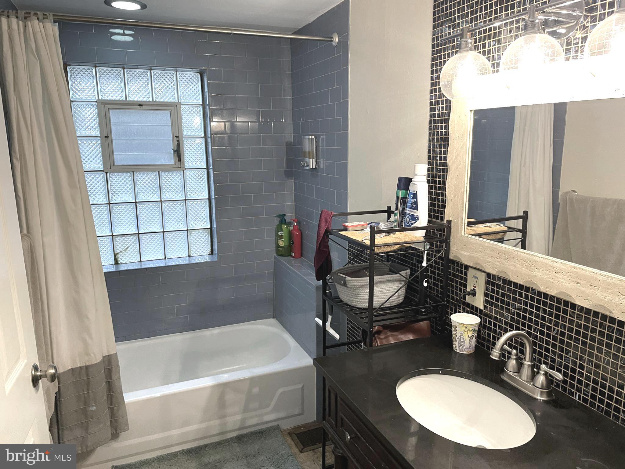 612 Rodman Street Philadelphia, PA 19147 - Photo 2 of 9