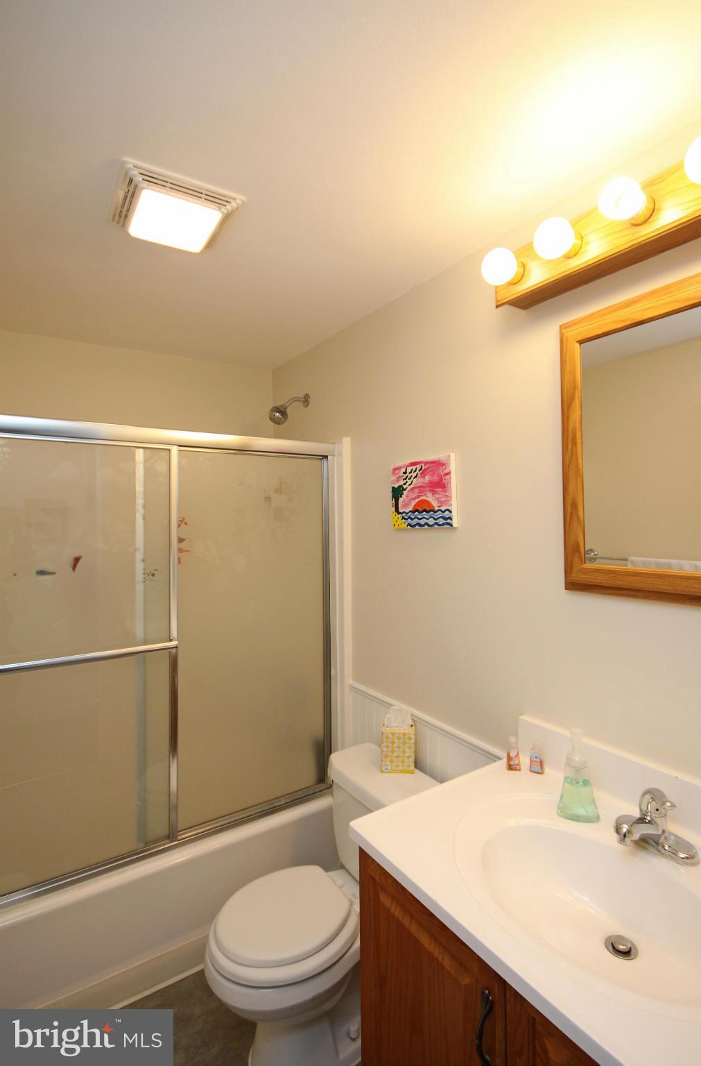 8436 Lockwood Road Pasadena, MD 21122 - Photo 14 of 25 Bath