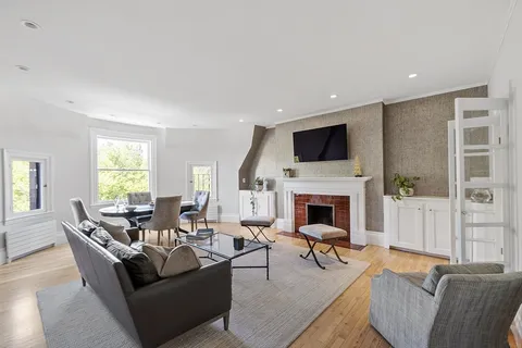 $1,800,000 | 178 Commonwealth Avenue, Unit 7, Boston, MA 02116