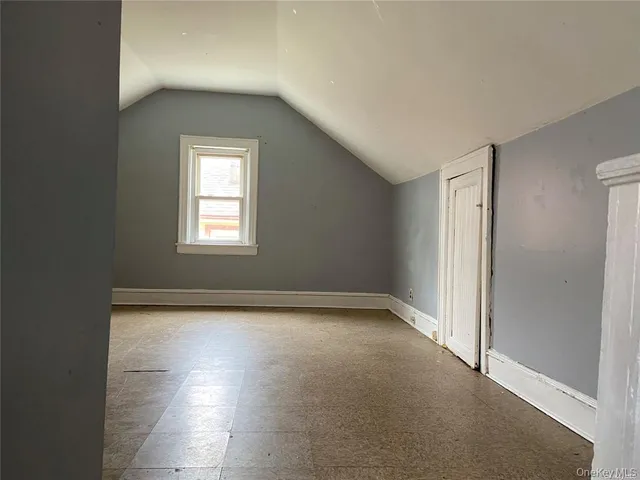 $2,300 | 21522 112th Avenue | Bellaire Estates