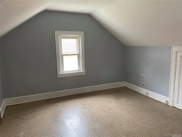 $2,300 | 21522 112th Avenue | Bellaire Estates