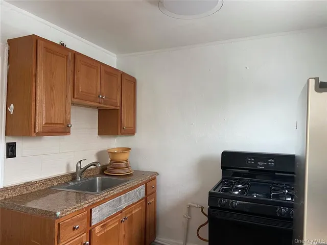 $2,300 | 21522 112th Avenue | Bellaire Estates