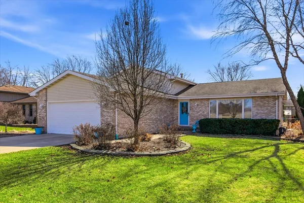 $417,000 | 916 West Joliet Highway, New Lenox, IL 60451