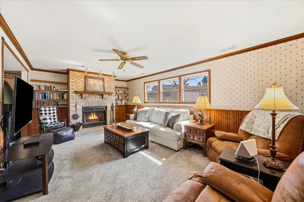 $410,000 | 916 West Joliet Highway, New Lenox, IL 60451