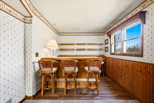 $410,000 | 916 West Joliet Highway, New Lenox, IL 60451