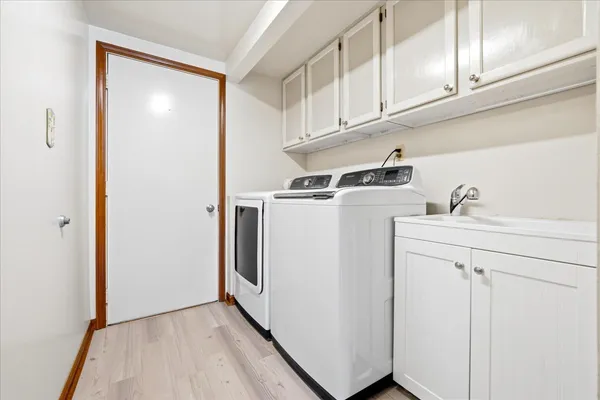 $410,000 | 916 West Joliet Highway, New Lenox, IL 60451
