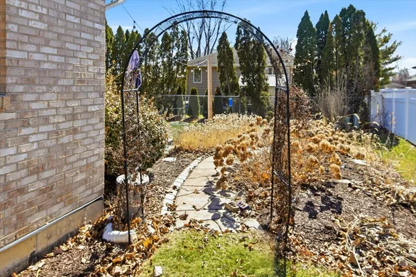 $410,000 | 916 West Joliet Highway, New Lenox, IL 60451