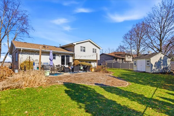 $410,000 | 916 West Joliet Highway, New Lenox, IL 60451