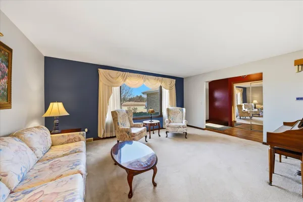 $410,000 | 916 West Joliet Highway, New Lenox, IL 60451