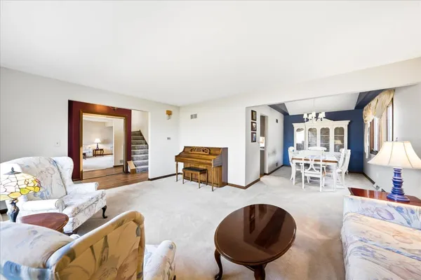 $410,000 | 916 West Joliet Highway, New Lenox, IL 60451