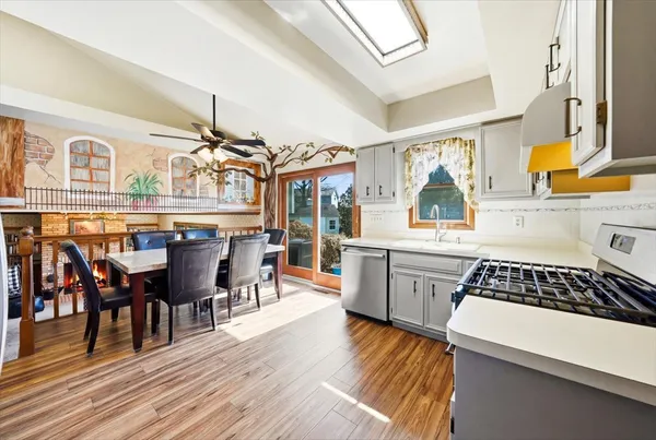 $410,000 | 916 West Joliet Highway, New Lenox, IL 60451