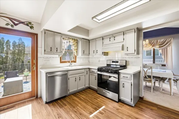 $410,000 | 916 West Joliet Highway, New Lenox, IL 60451