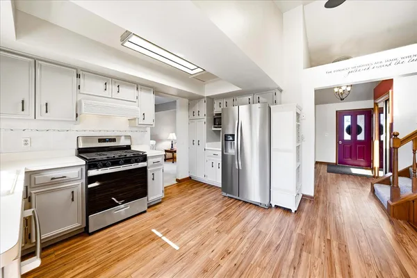 $410,000 | 916 West Joliet Highway, New Lenox, IL 60451