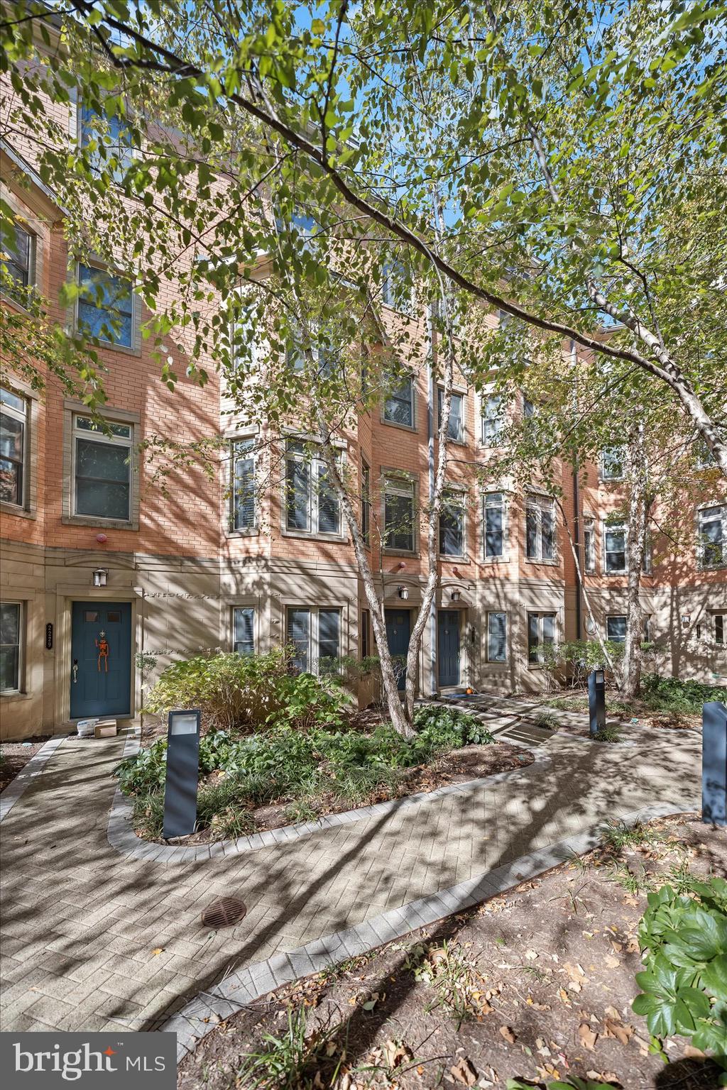 2227 12th Court North Arlington, VA 22201 - Photo 3 of 69