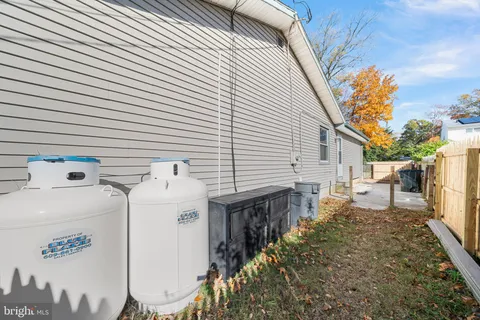 a view of a back yard of the house