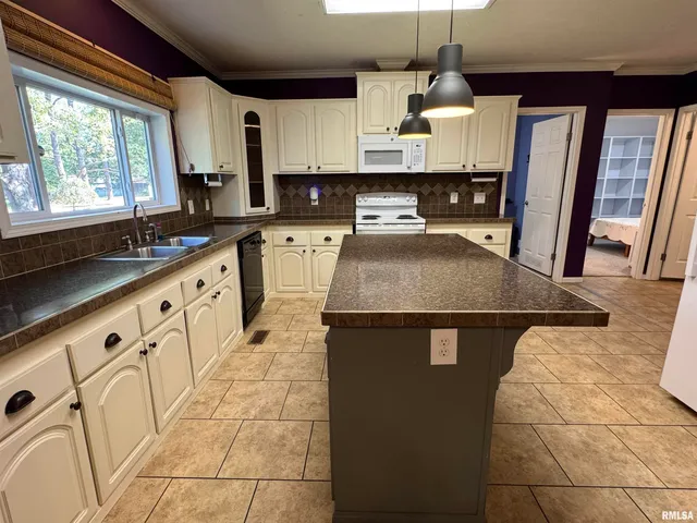 2517 North 14th Street, Herrin, IL 62948