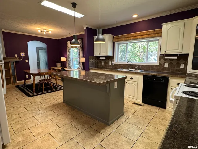 2517 North 14th Street, Herrin, IL 62948