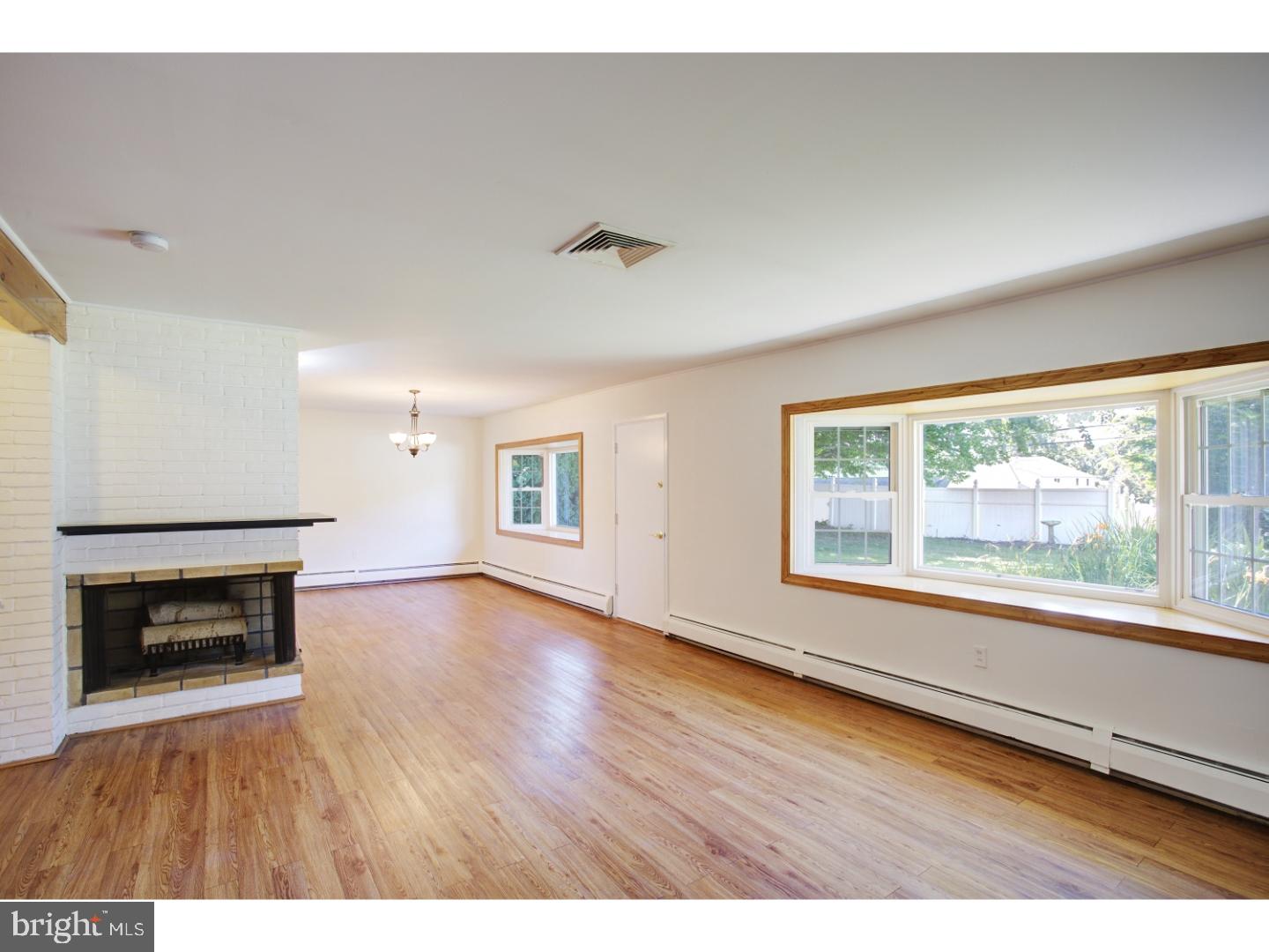 24 Roving Road Levittown, PA 19056 - Photo 3 of 21 Living Room