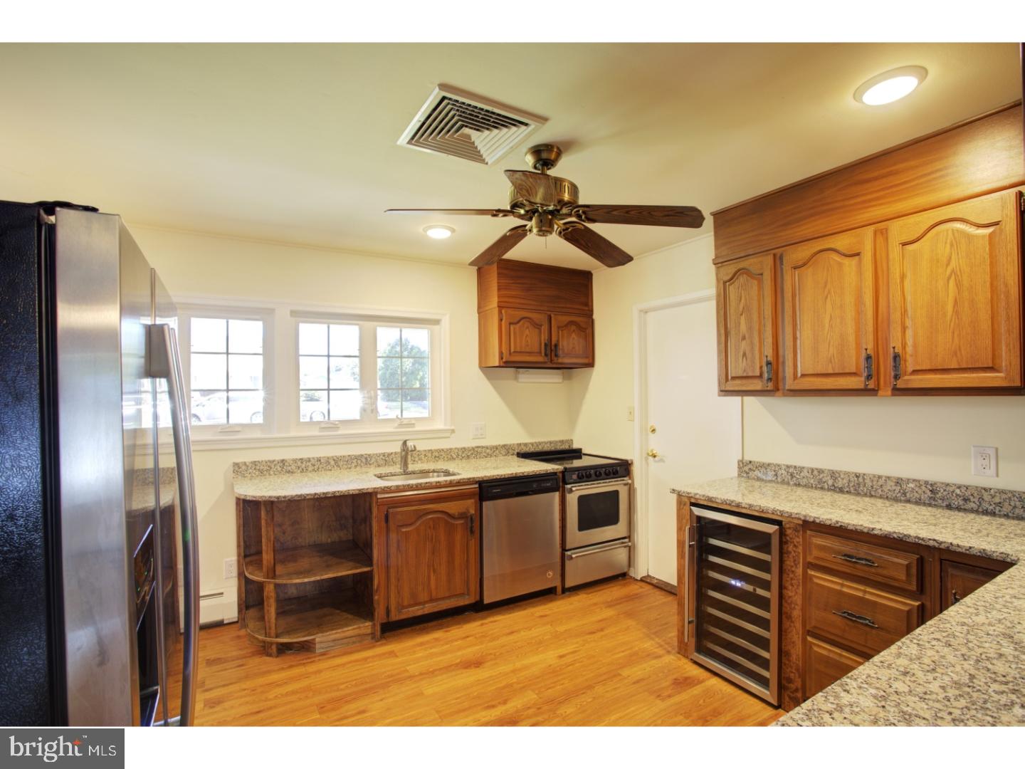 24 Roving Road Levittown, PA 19056 - Photo 8 of 21 Kitchen