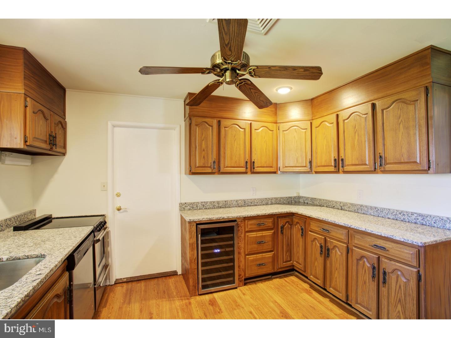 24 Roving Road Levittown, PA 19056 - Photo 9 of 21 Kitchen