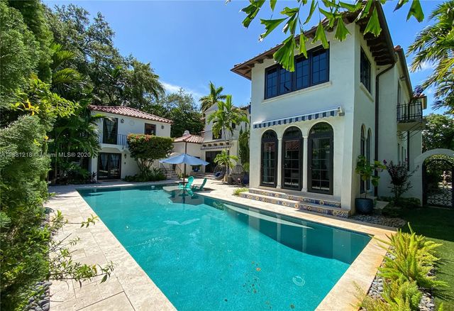 a view of a dinning tables with chairs in patio