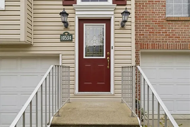a view of entrance door of the house