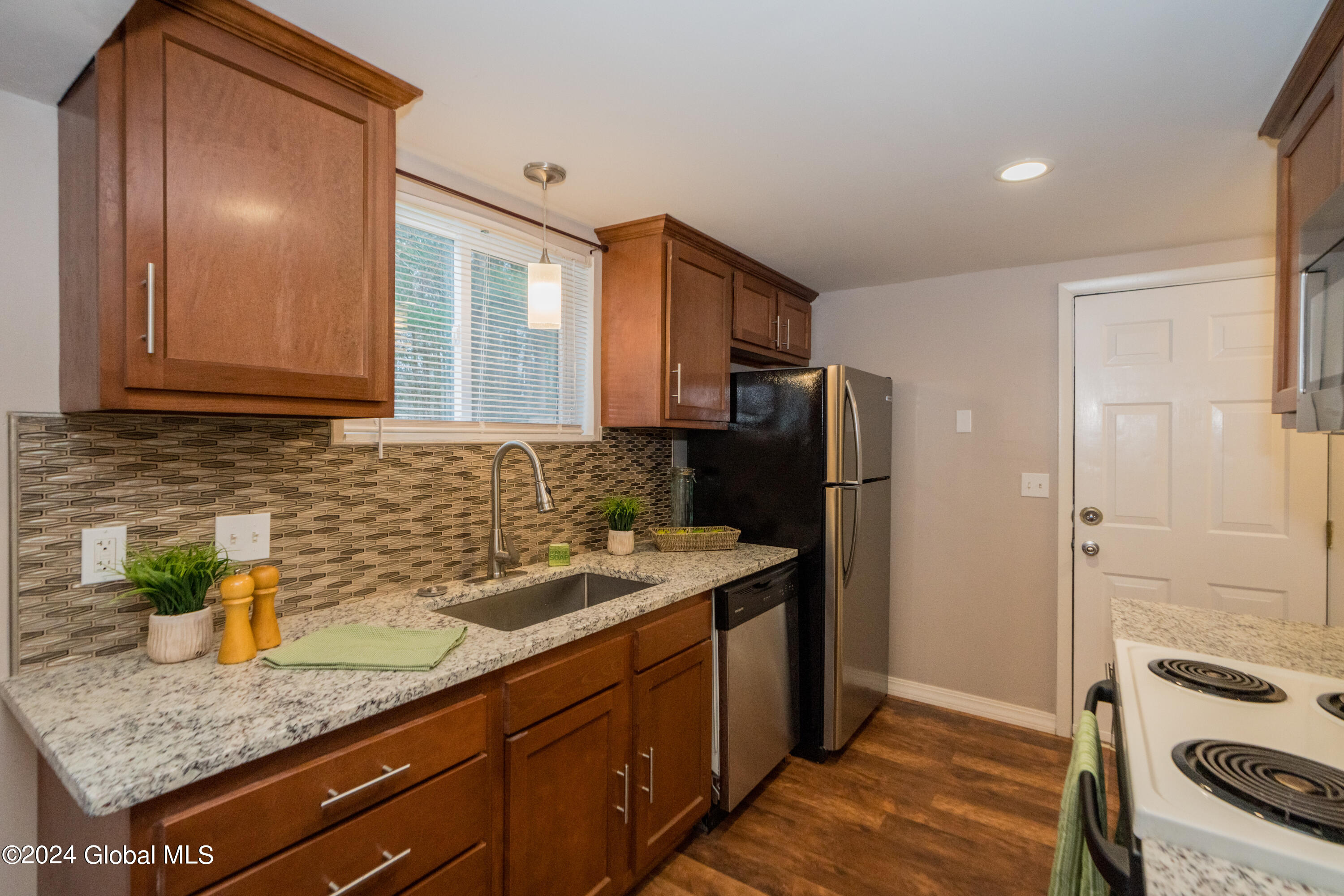 85 Thimbleberry Road Malta, NY 12020 - Photo 13 of 44 DSC00987