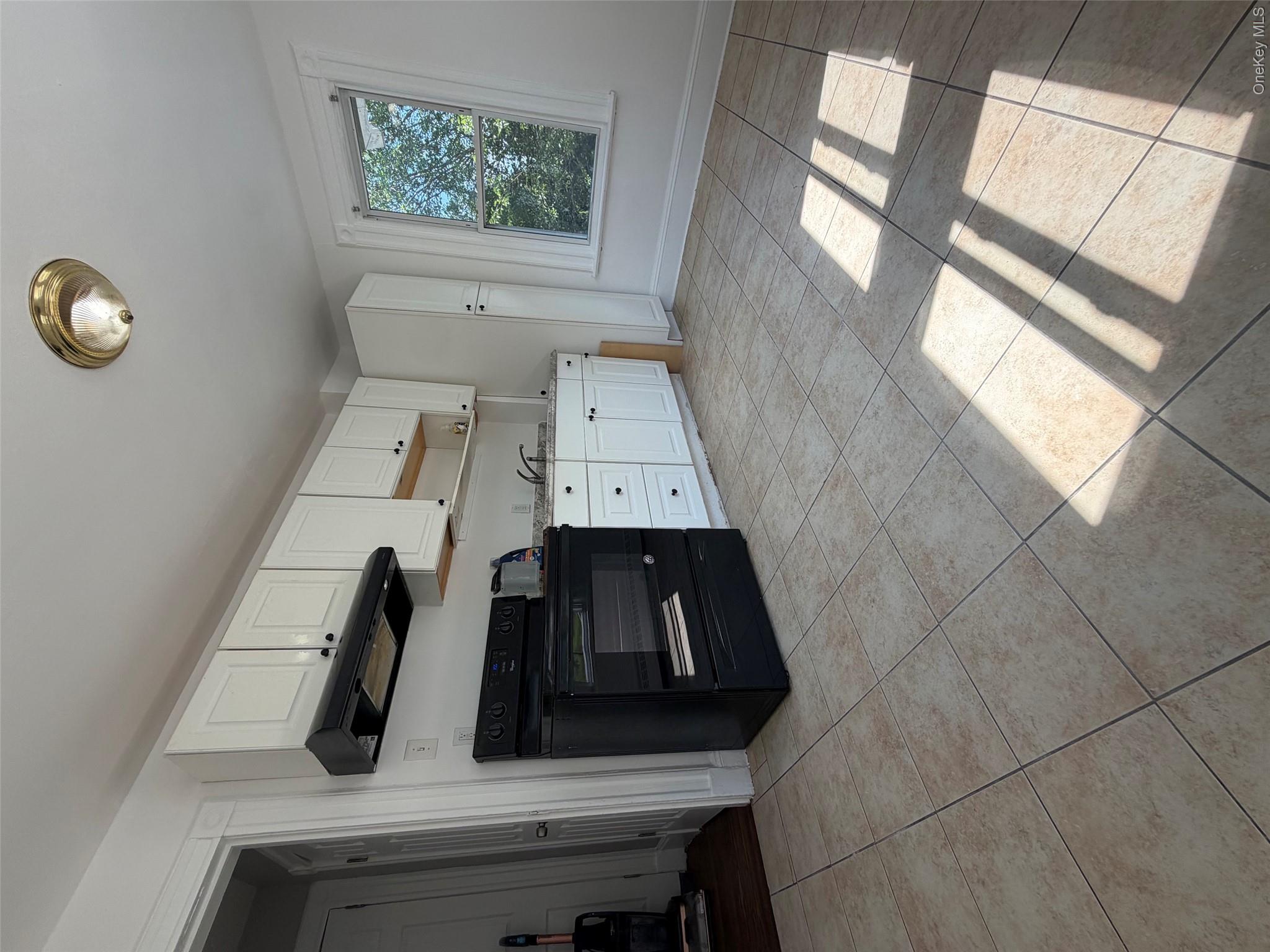 8 Old Knollwood Road White Plains, NY 10607 - Photo 5 of 17