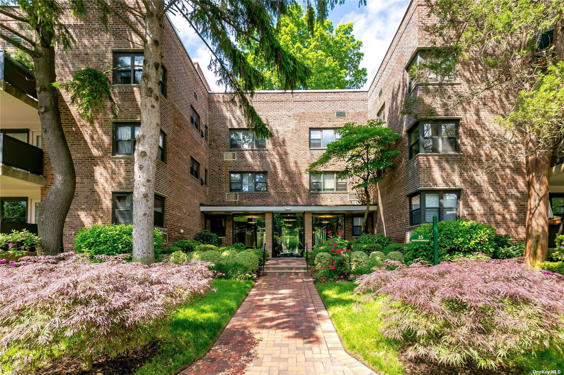 35 Knightsbridge Road, Unit 3C Great Neck, NY 11021 - Photo 1 of 1 Gallery Image 1