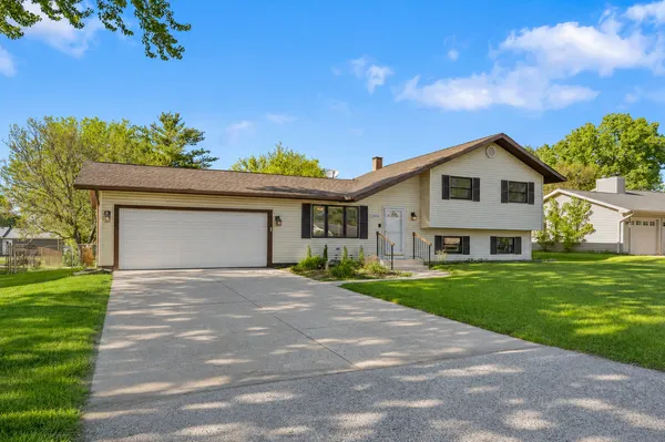 $365,000 | 2408 Fairview Lane, McHenry, IL 60051